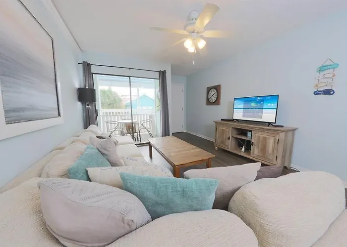 Cute 2 Bedroom At Beachcomber With Access 100 Feet Across Street Apartment Gulf Shores