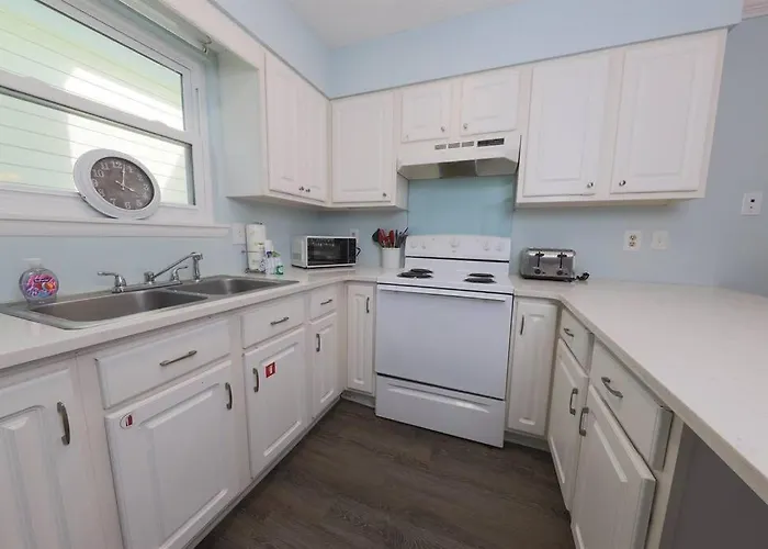 Cute 2 Bedroom At Beachcomber With Access 100 Feet Across Street Gulf Shores