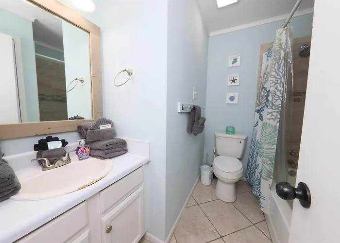 Cute 2 Bedroom At Beachcomber With Access 100 Feet Across Street Apartment