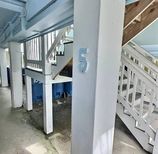 Cute 2 Bedroom At Beachcomber With Access 100 Feet Across Street Apartment Gulf Shores