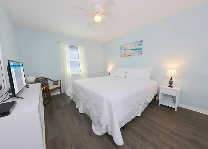 Cute 2 Bedroom At Beachcomber With Access 100 Feet Across Street Gulf Shores